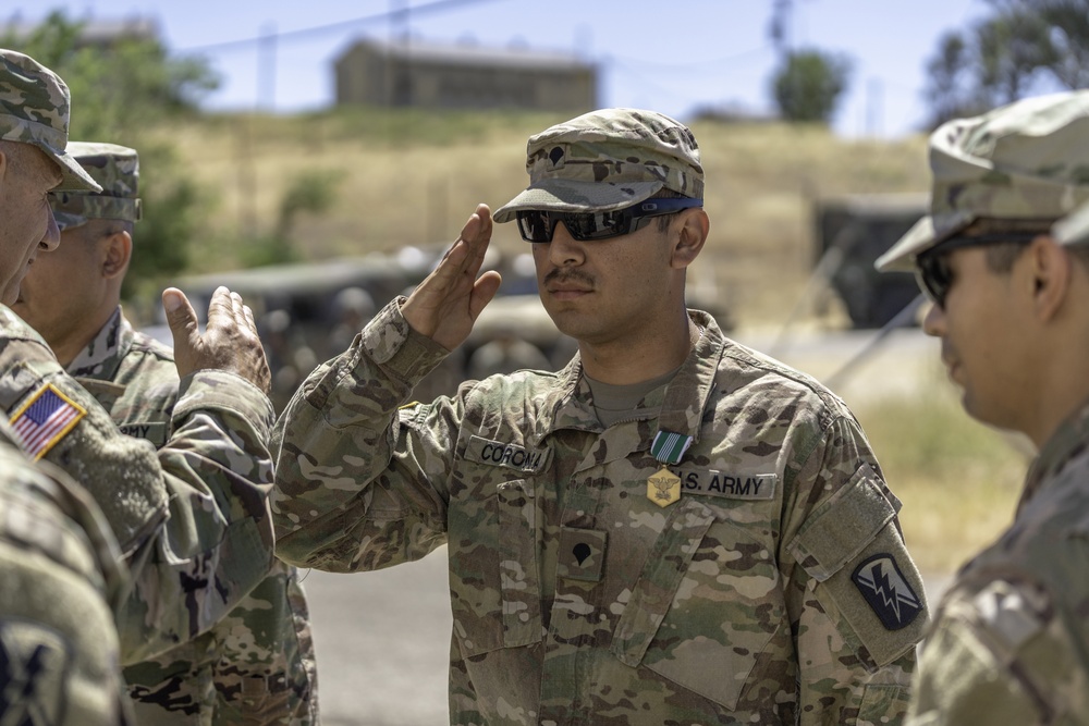Major General Malanka Awards Army Commendation Medals