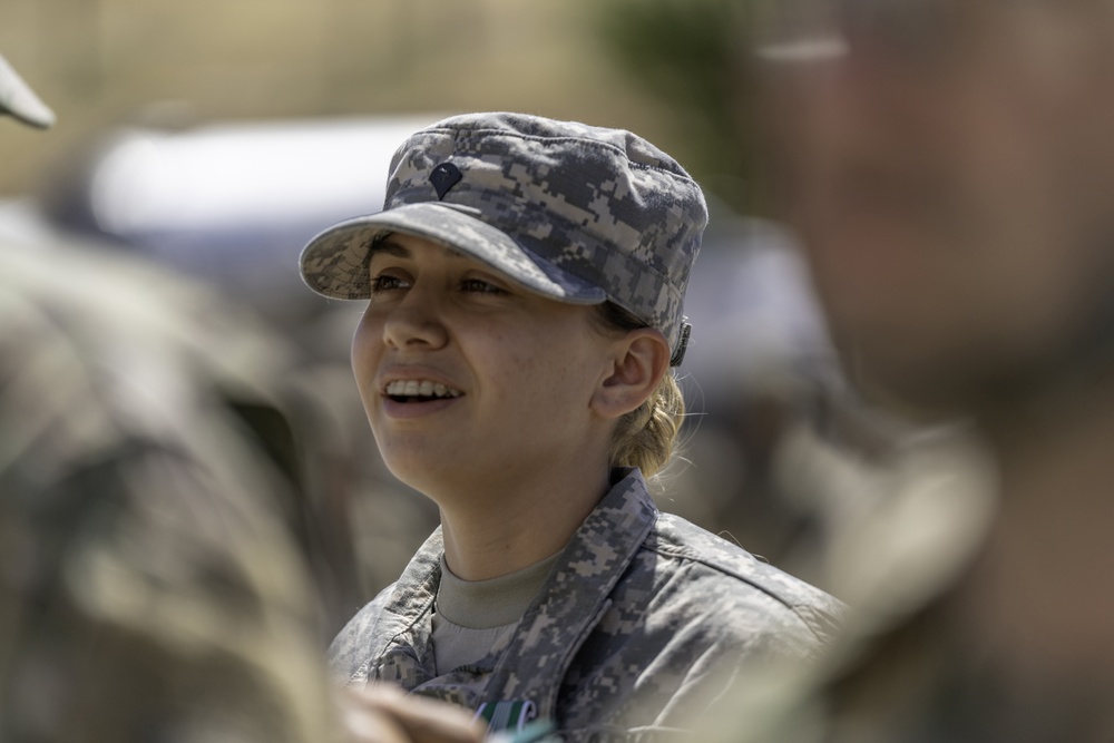 Major General Malanka Awards Army Commendation Medals
