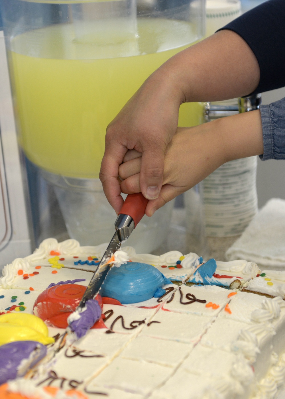 JBER Key Spouses hold picnic at USO Alaska Center