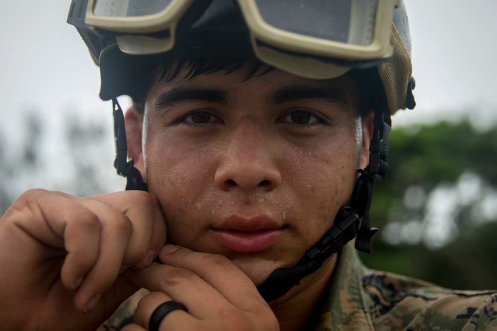 III Marine Expeditionary Force Marines conduct Helicopter Rope Suspension Techniques in Okinawa