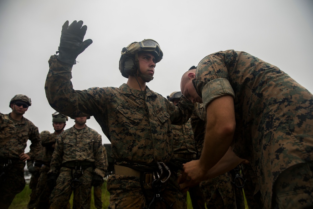 III Marine Expeditionary Force Marines conduct Helicopter Rope Suspension Techniques in Okinawa