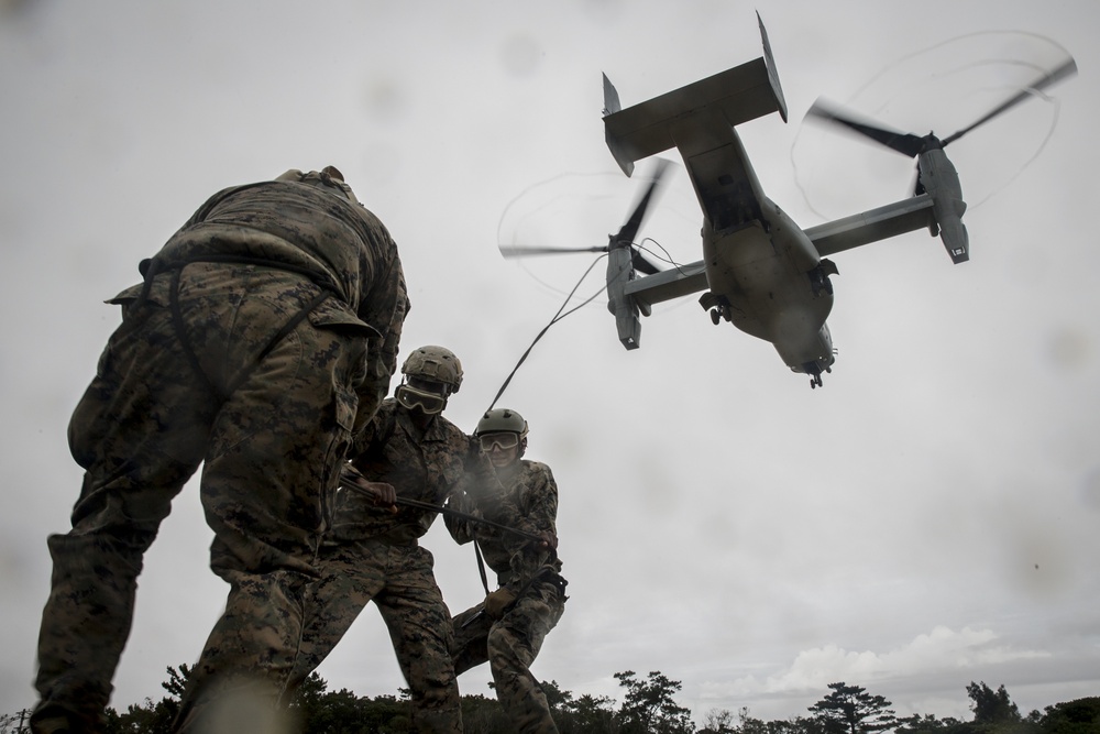 III Marine Expeditionary Force Marines conduct Helicopter Rope Suspension Techniques in Okinawa