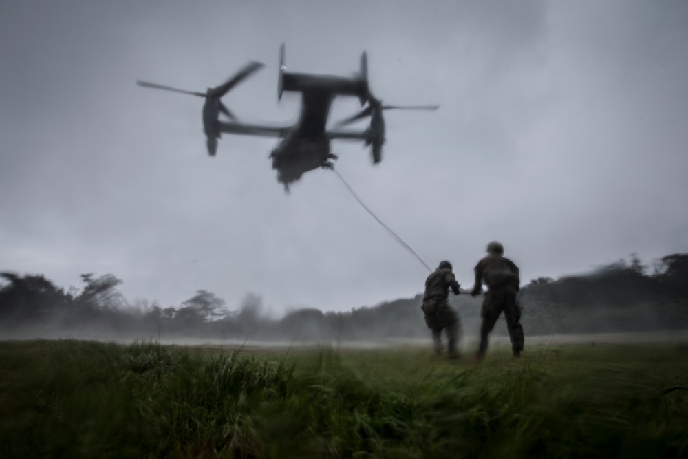 III Marine Expeditionary Force Marines conduct Helicopter Rope Suspension Techniques in Okinawa