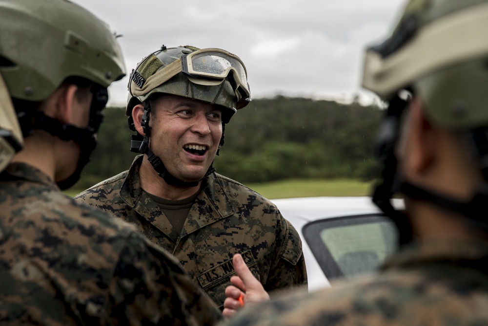 III Marine Expeditionary Force Marines conduct Helicopter Rope Suspension Techniques in Okinawa