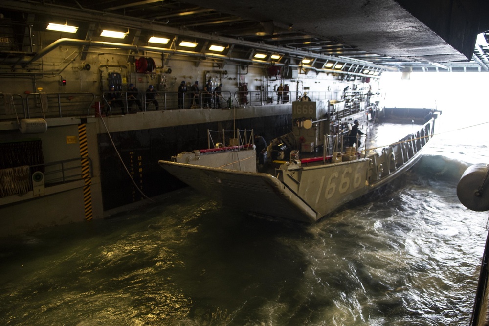 USS Green Bay (LPD 20) Well Deck Operations