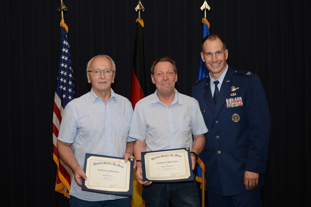 Ramstein civilians recognized for Length of Service