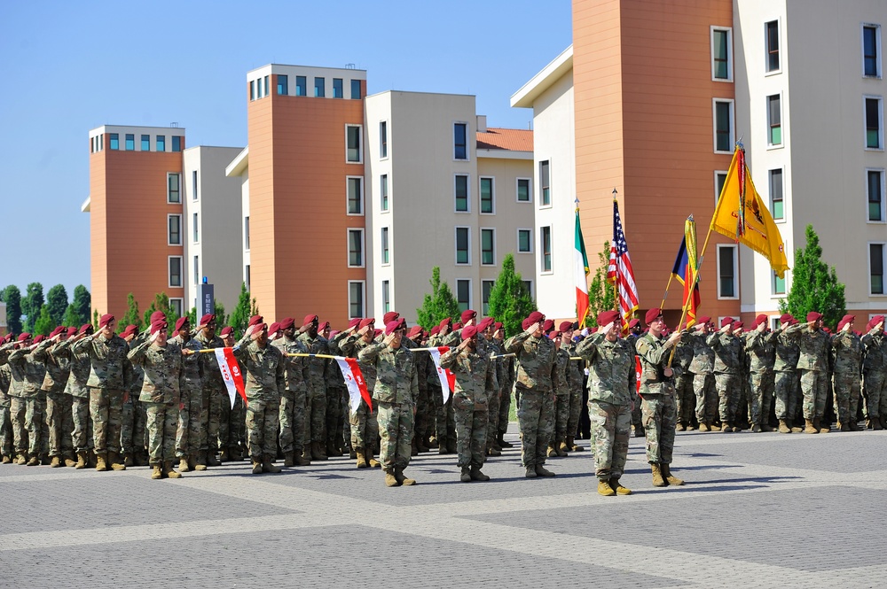 1-91 Paratroopers Render Salute