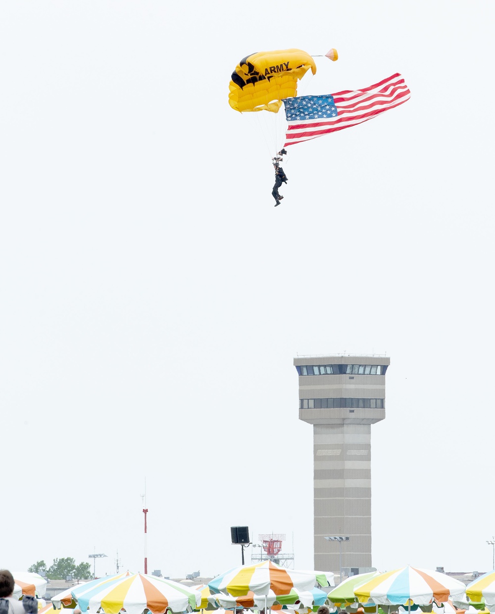 Thunderbirds fly at Dayton Air Show