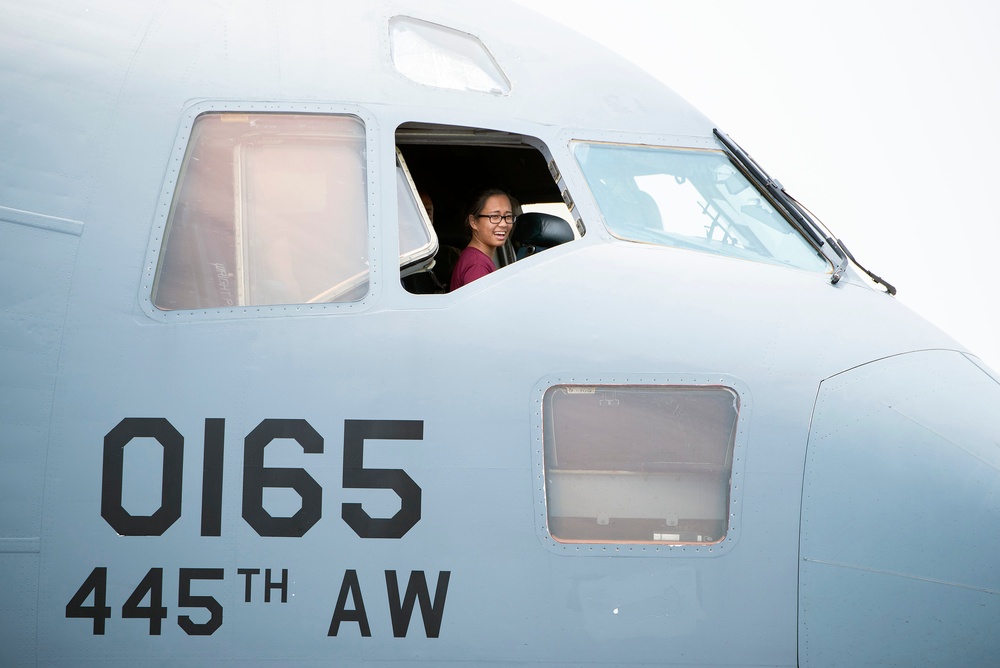 Thunderbirds fly at Dayton Air Show