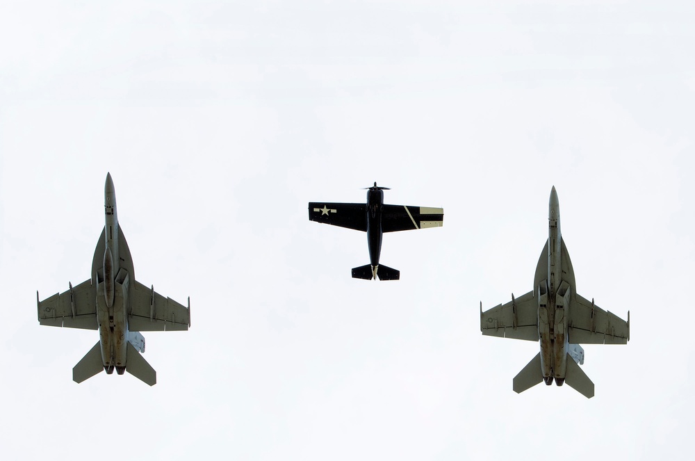 Thunderbirds fly at Dayton Air Show