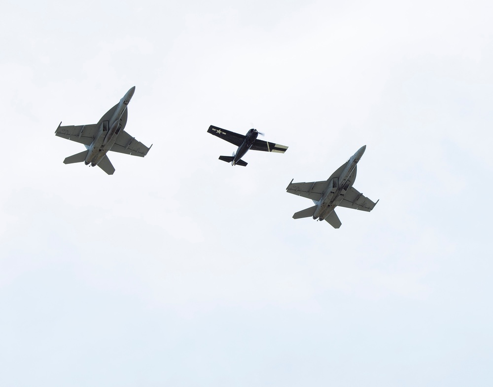 Thunderbirds fly at Dayton Air Show