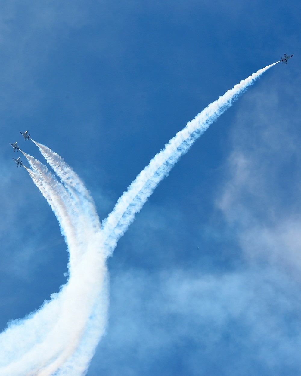 Thunderbirds fly at Dayton Air Show