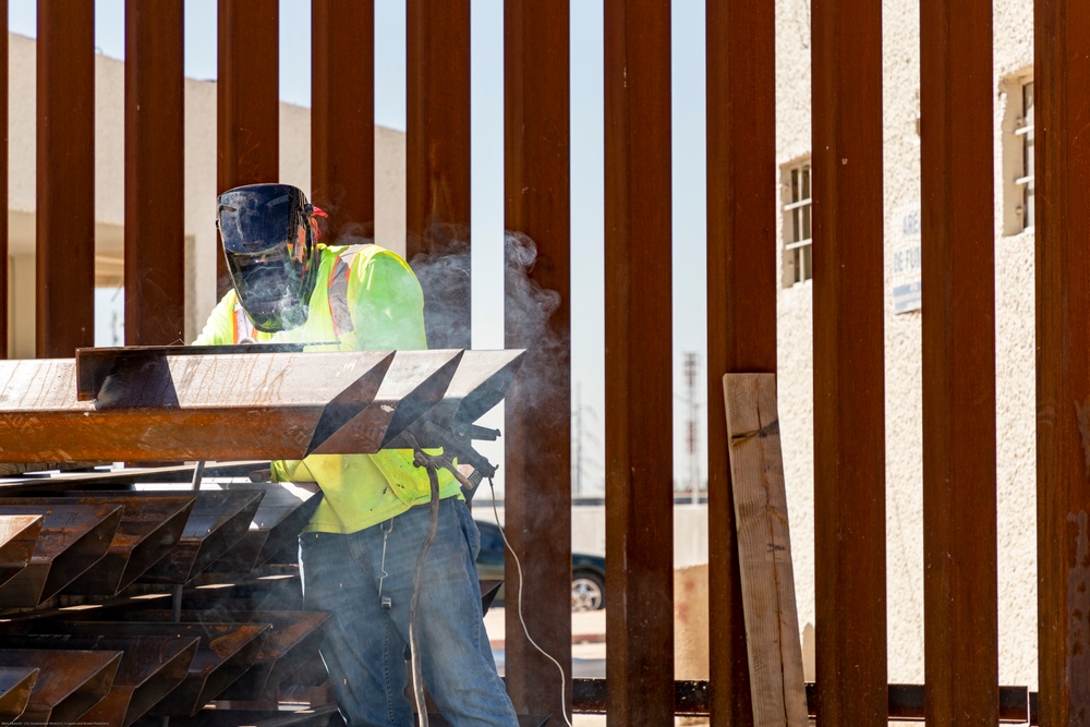 First Panels of the Calexico Border Wall Project Installed