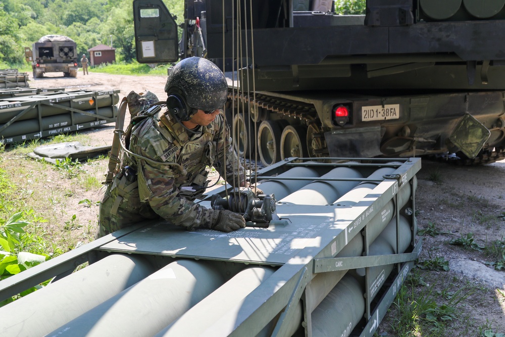 1-38 Soldiers train as a battalion