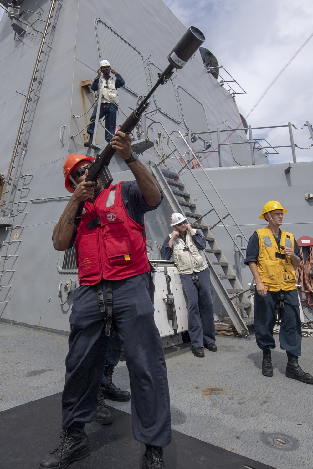 USS MOMSEN Conducts in Replishment-at-Sea