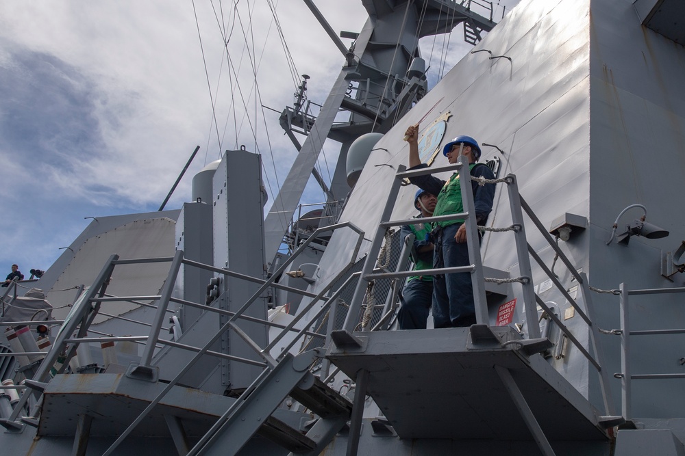 USS MOMSEN Conducts in Replishment-at-Sea