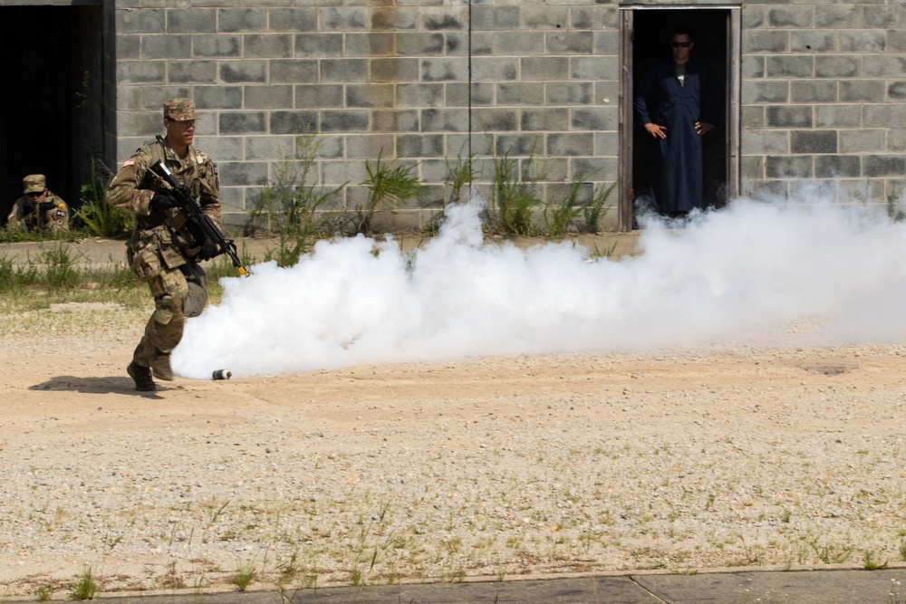 Soldiers qualify with M9s, M4s during 2019 Army Reserve Best Warrior Competition