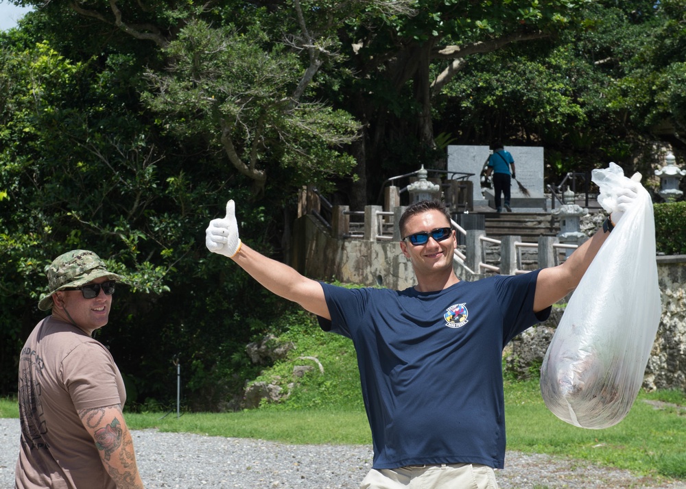 Mad Foxes Volunteer at Peace Memorial Park