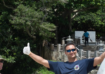 Mad Foxes Volunteer at Peace Memorial Park