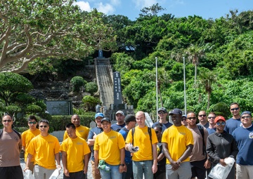 Mad Foxes Volunteer at Peace Memorial Park