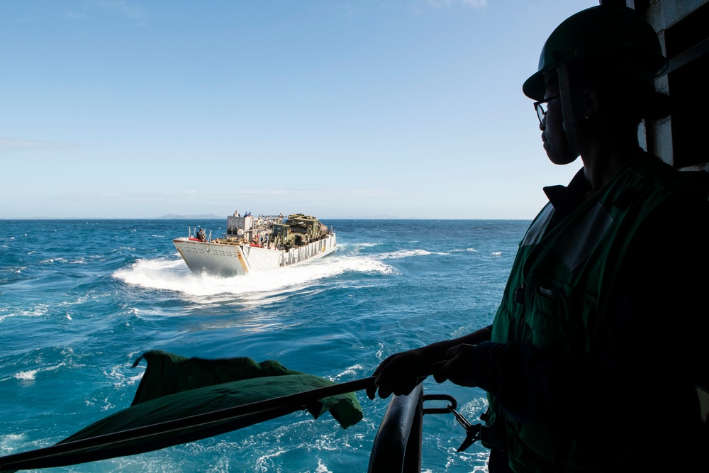 USS Green Bay (LPD 20) Landing Craft Utility 1666