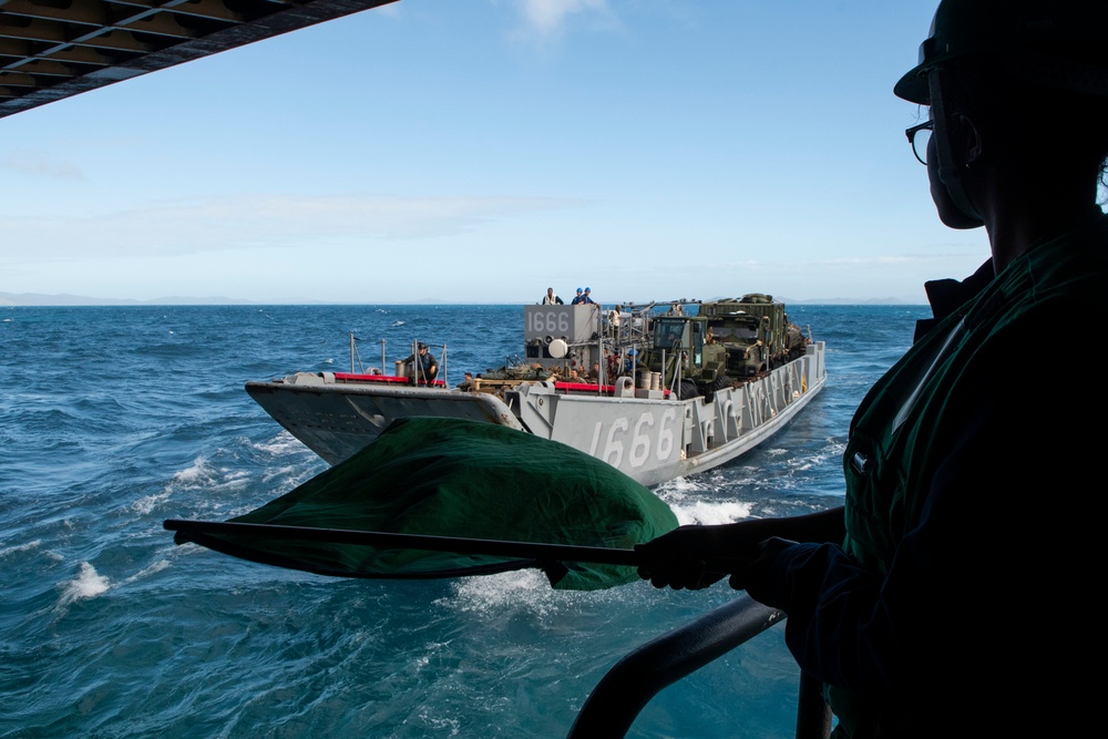 USS Green Bay (LPD 20) Landing Craft Utility 1666