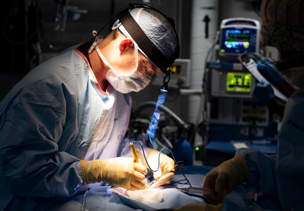 Fleet Surgical Team Seven Performs Surgery on USS Wasp (LHD 1)