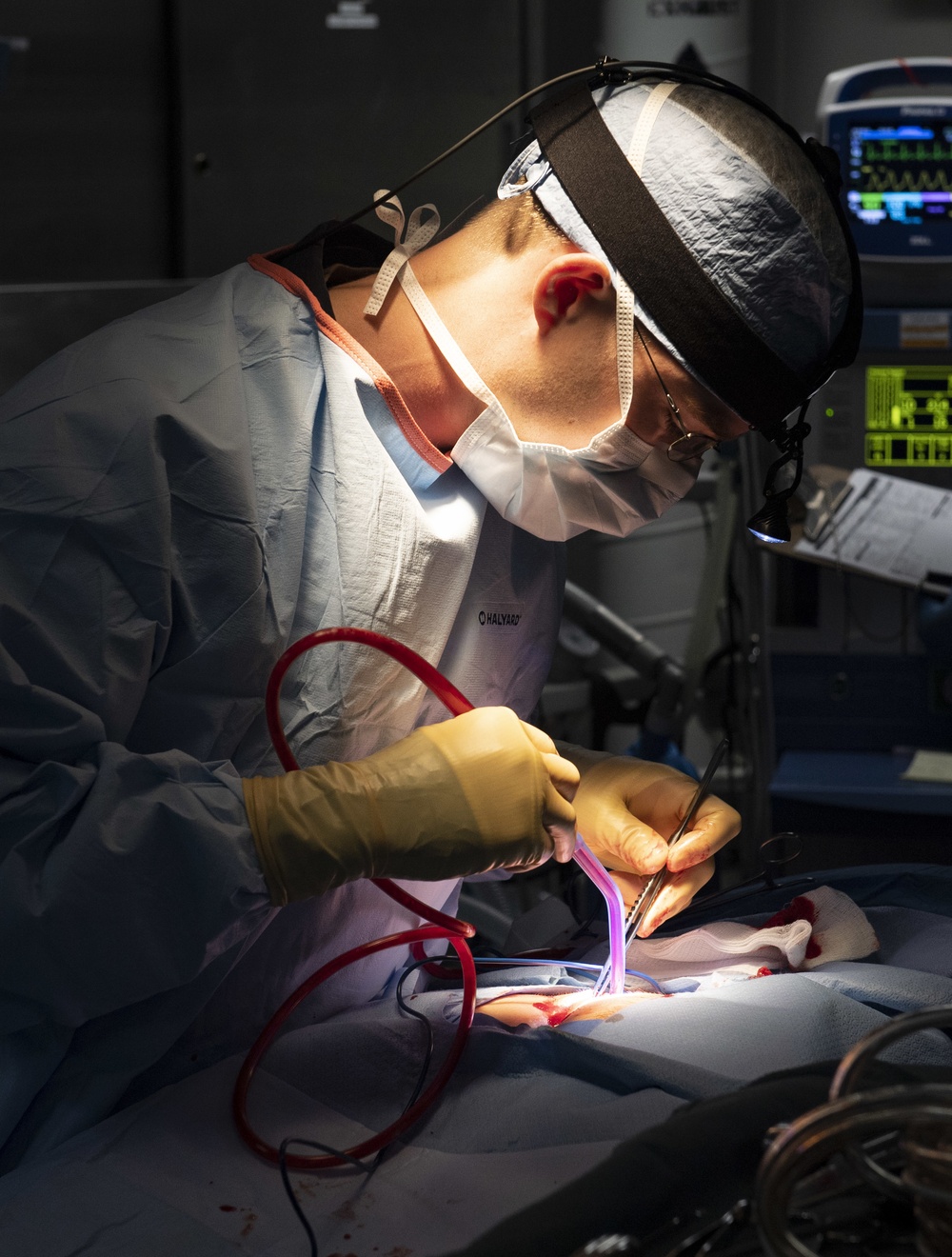 Fleet Surgical Team Seven Performs Surgery on USS Wasp (LHD 1)