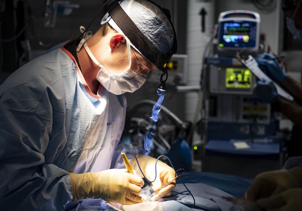 Fleet Surgical Team Seven Performs Surgery on USS Wasp (LHD 1)