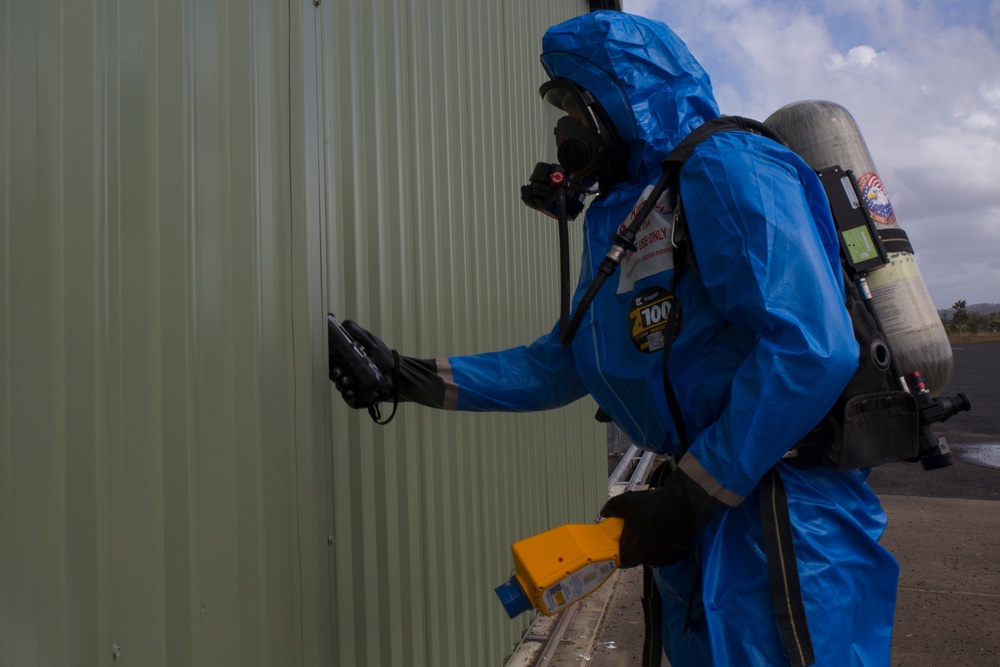 31st MEU CBRN Marines conduct contingency drill at Sam Hill Airfield