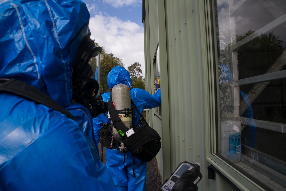 31st MEU CBRN Marines conduct contingency drill at Sam Hill Airfield