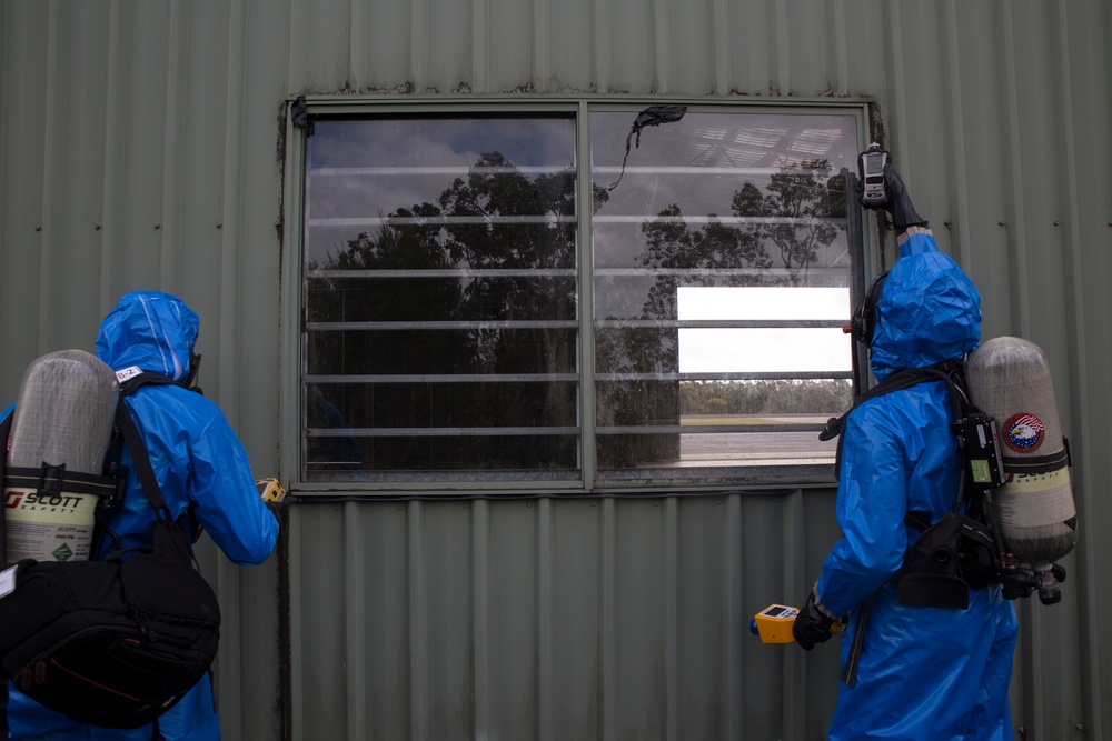 31st MEU CBRN Marines conduct contingency drill at Sam Hill Airfield