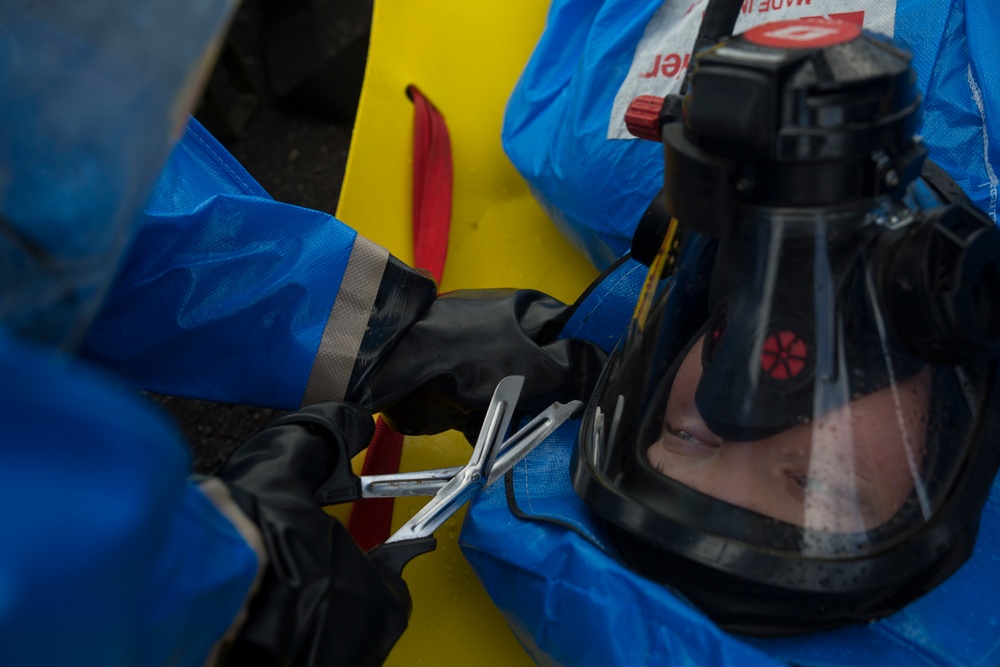 31st MEU CBRN Marines conduct contingency drill at Sam Hill Airfield