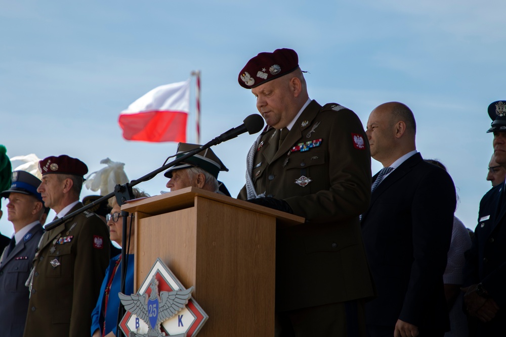 U.S. Soldiers participate in 25th Air Cavalry Brigade Day