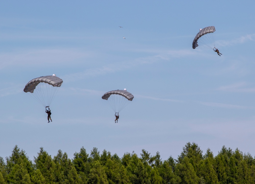 U.S. Soldiers participate in 25th Air Cavalry Brigade Day