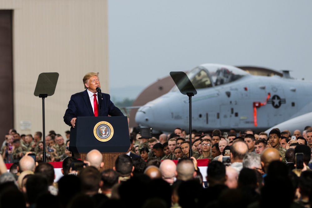 POTUS visits troops in Osan