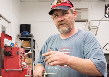 Carderock technician lends a hand during the submarine races
