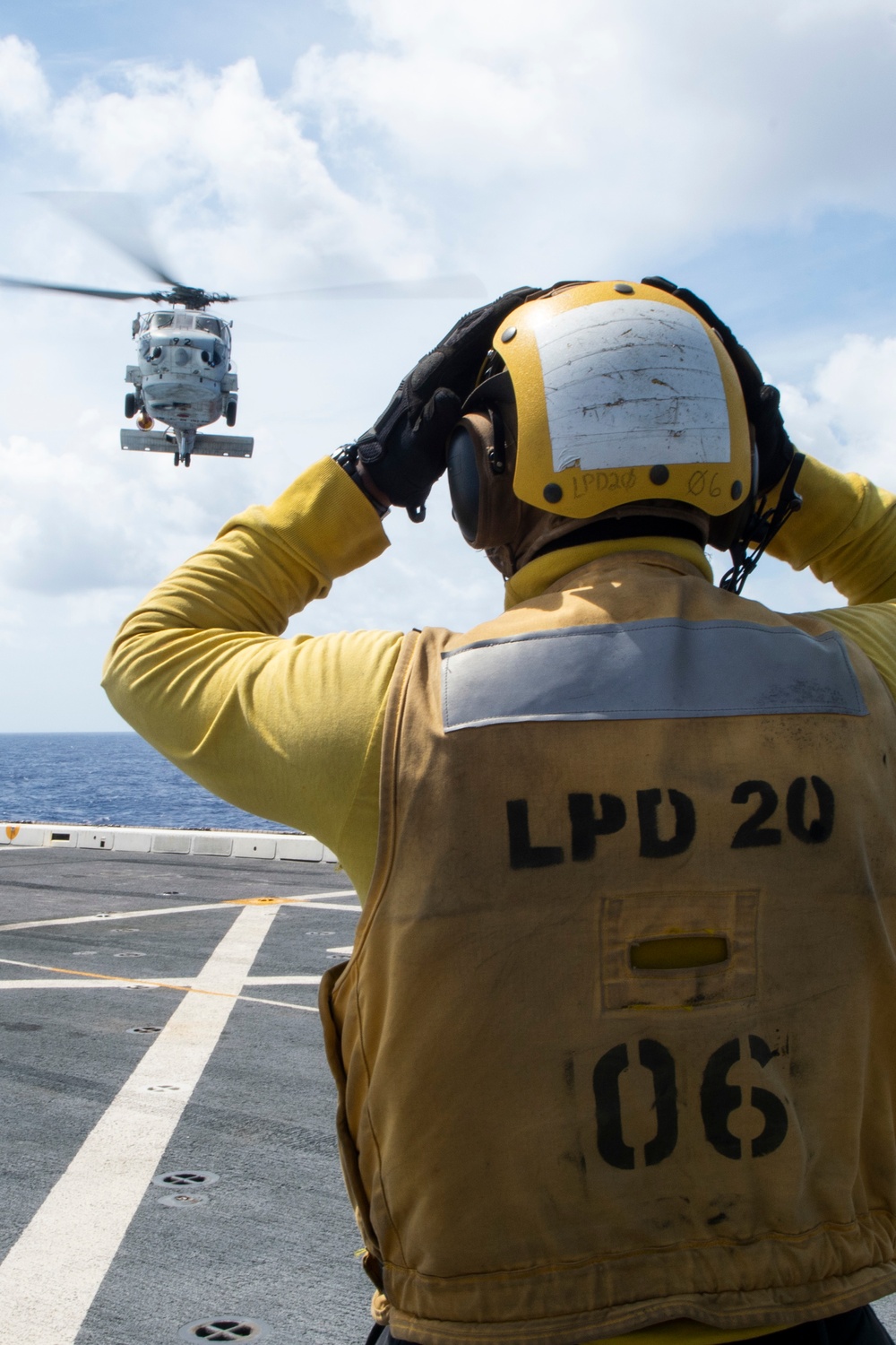 USS Green Bay (LPD 20) JMSDF Cross Deck Flight Operations