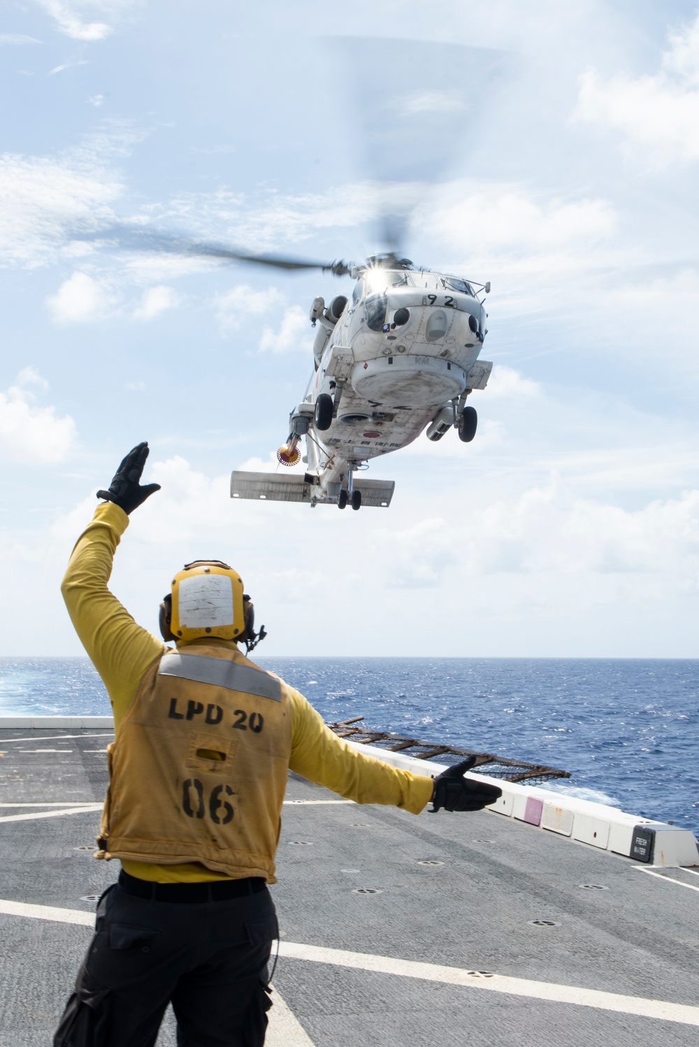 USS Green Bay (LPD 20) JMSDF Cross Deck Flight Operations