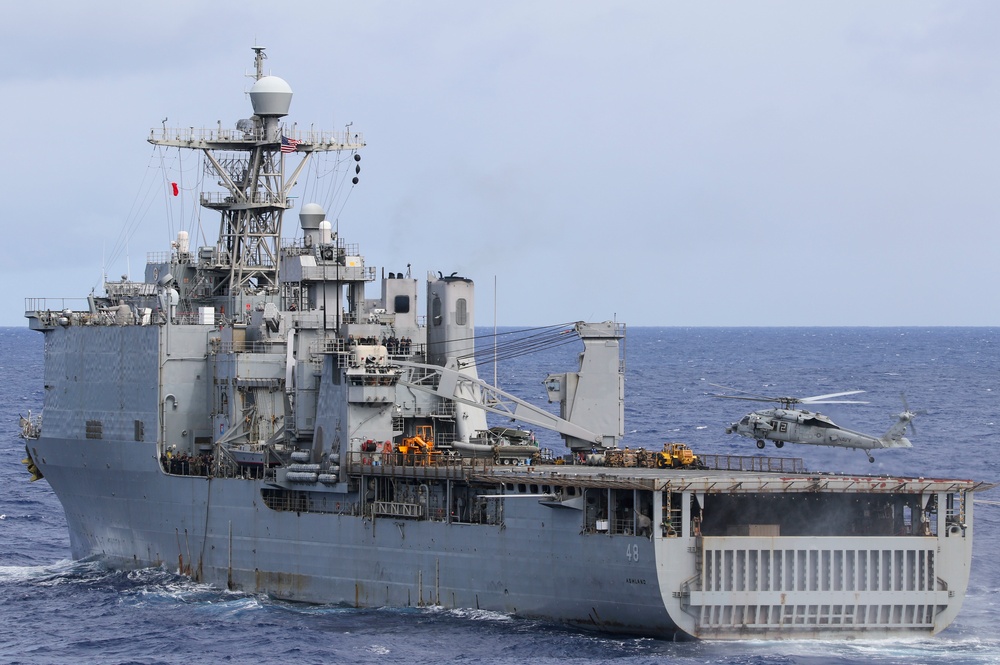 USS Green Bay (LPD 20) and USS Ashland Conduct VBSS