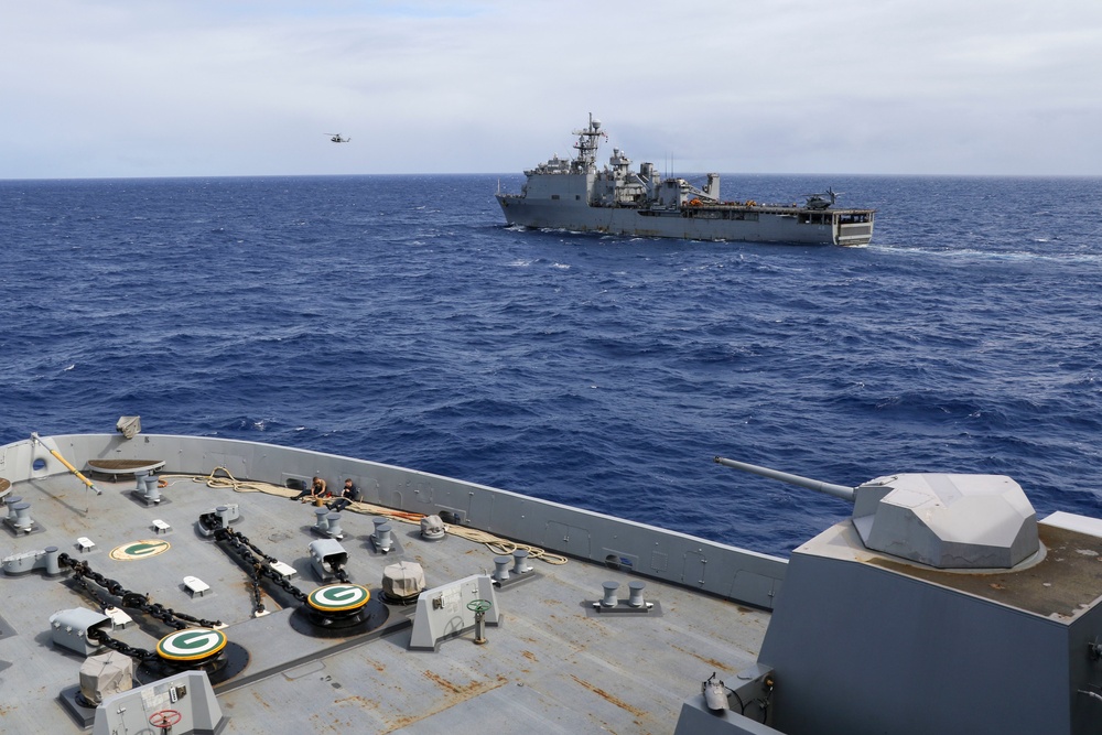 USS Green Bay (LPD 20) and USS Ashland Conduct VBSS