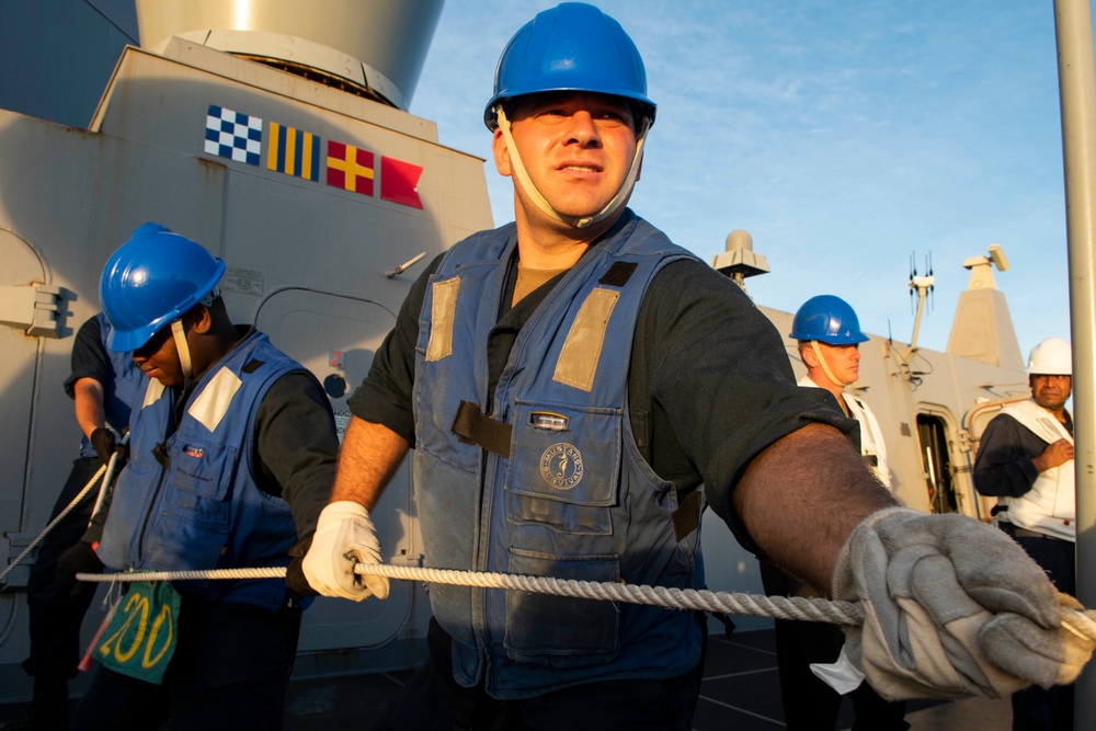 USS Green Bay (LPD 20) Replenishment at Sea