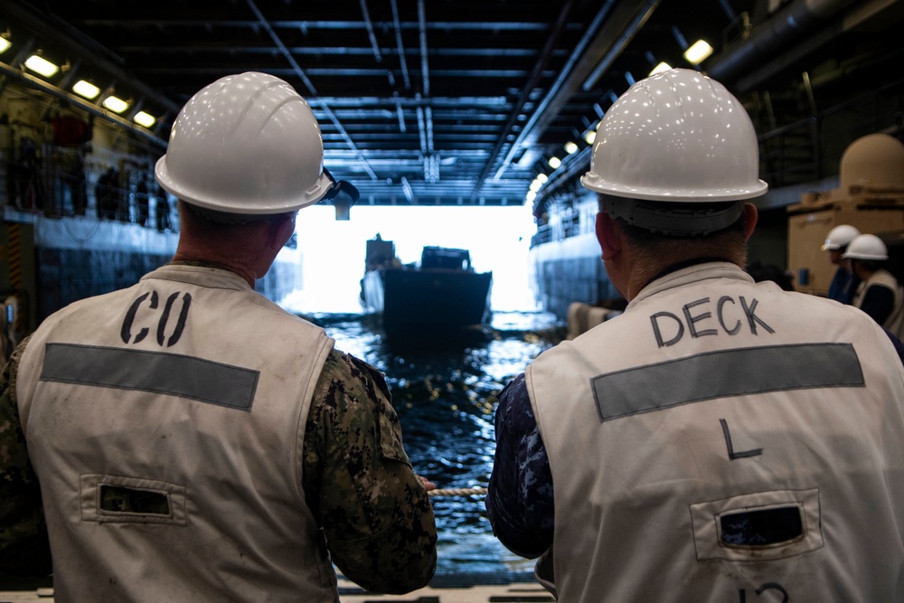 USS Green Bay (LPD 20) JMSDF Tour