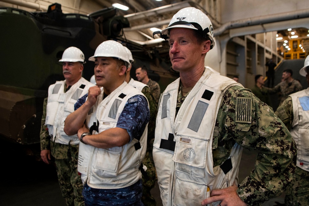 USS Green Bay (LPD 20) JMSDF Tour