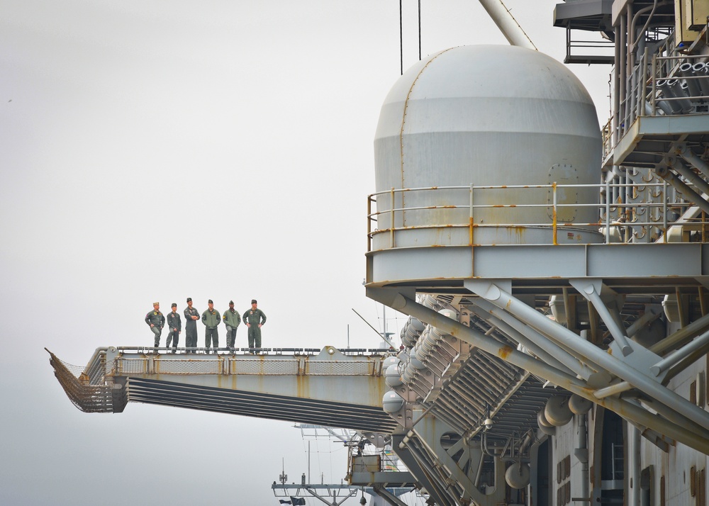 USS Kearsarge arrives at NAVSTA Rota