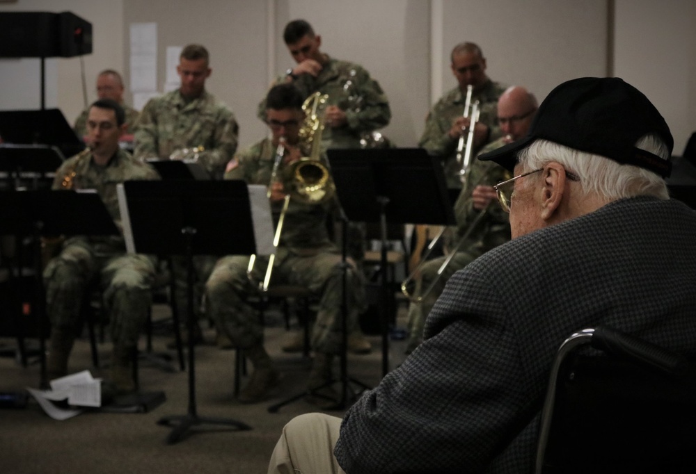 WWII Veteran visits 10th Mountain Division Band