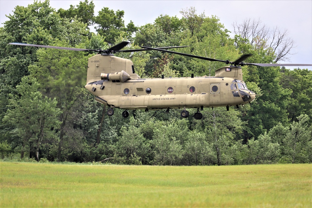 Chinook completing heavy lift training.