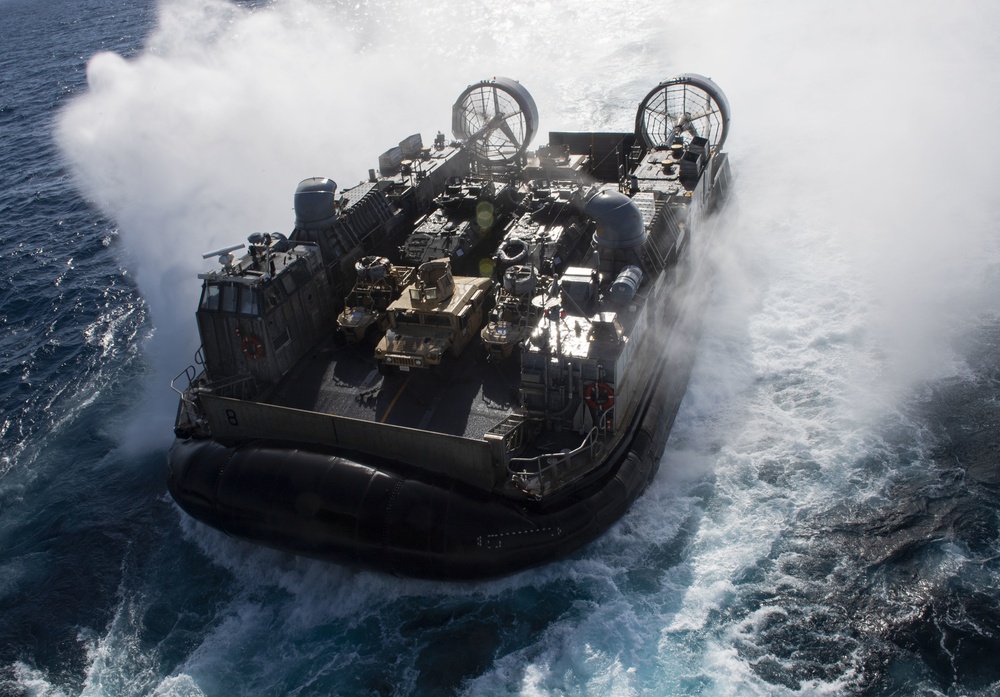 DVIDS - Images - USS Wasp (LHD 1) and (NBU) 7 conduct Landing Craft ...