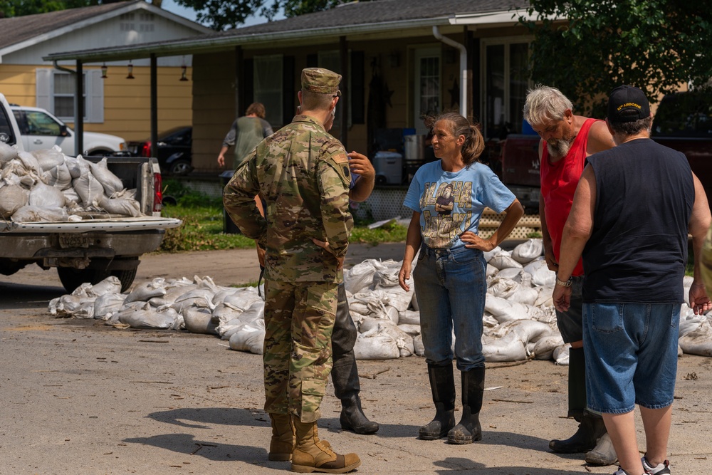 ILNG Soldiers Help East Cape Girardeau