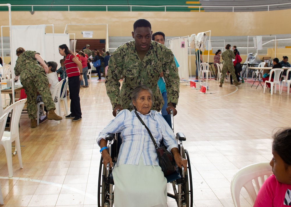 Sailors Provide Medical Assistance